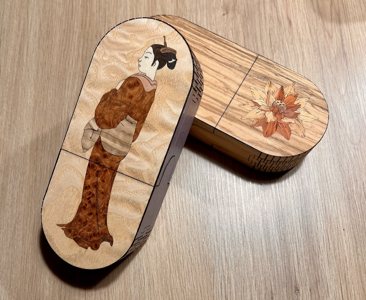 Femme japonaise en marqueterie d'art